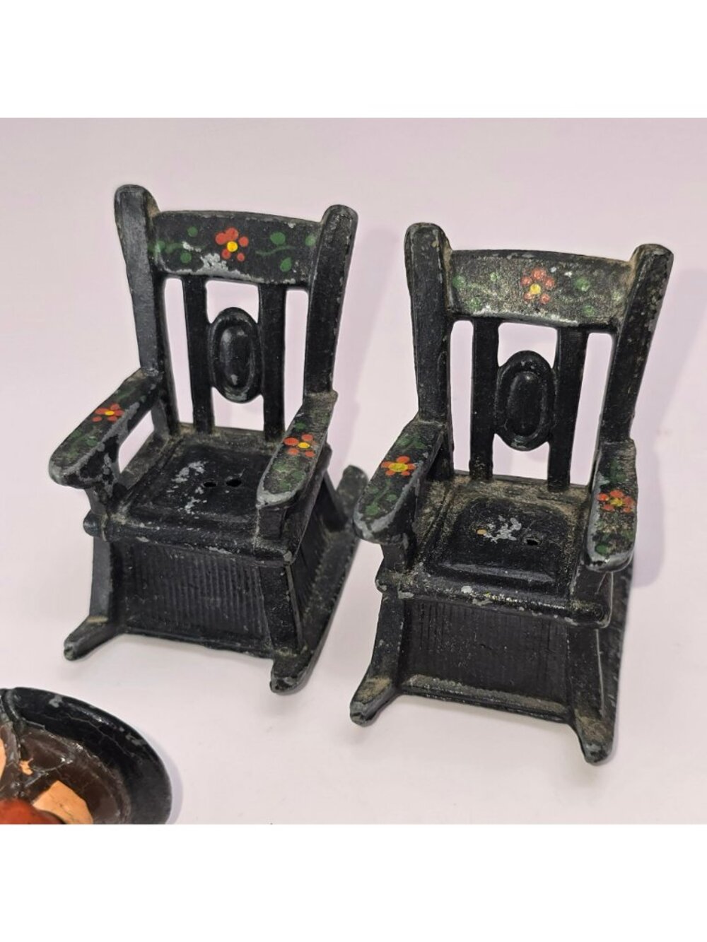 Amish Man & Woman in Rocking Chairs Salt and Pepper Cast Iron Figures CM2359 - Picture 4 of 12